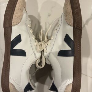 Veja Women's White Sneakers with Navy V and Brown Gum Sole, size 8 US or 39 EU